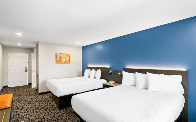 photo 5 of Econo Lodge Bethel - Danbury