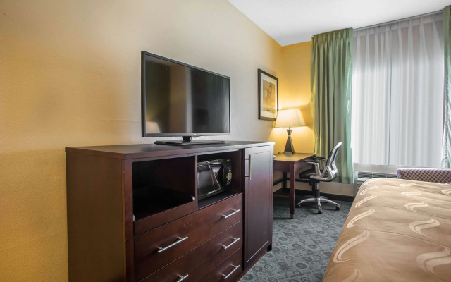 photo 2 of Quality Inn & Suites Bloomington I-55 and I-74