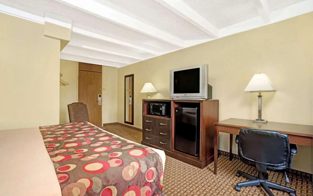 photo 2 of Days Inn by Wyndham Bloomington West