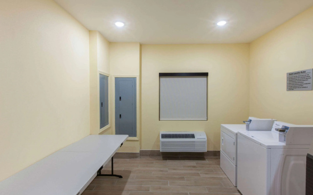photo 5 of Days Inn by Wyndham Baton Rouge Airport