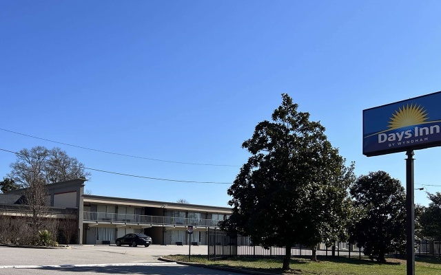 photo 4 of Days Inn by Wyndham Monroe NC