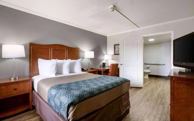 photo 2 of Travelodge by Wyndham Canton/Livonia Area, MI