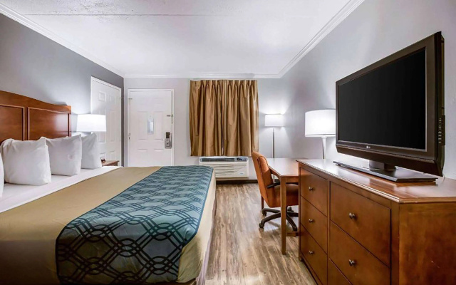 photo 4 of Travelodge by Wyndham Canton/Livonia Area, MI