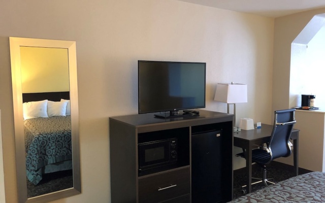 photo 4 of Days Inn By Wyndham Carlsbad, Nm