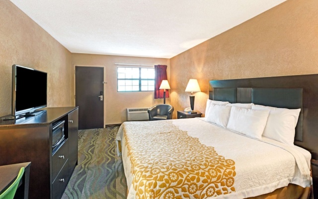 photo 2 of Days Inn Cherokee/Smokey Mountains