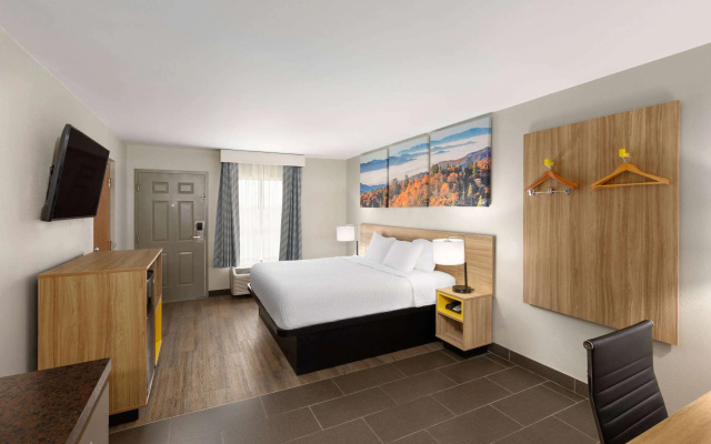 photo 3 of Days Inn by Wyndham Clarksville North