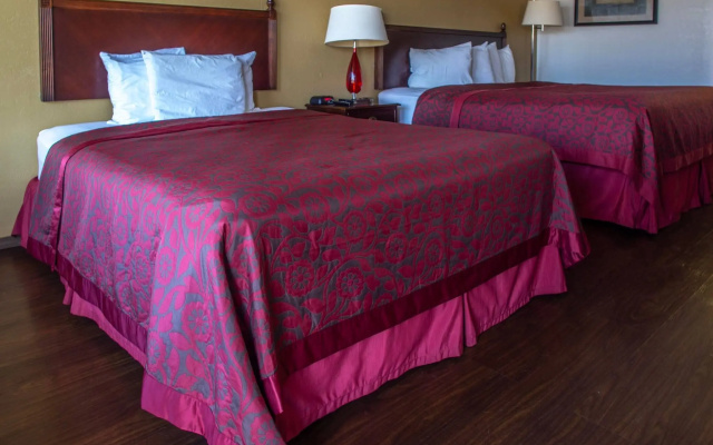 photo 5 of Days Inn by Wyndham Clinton