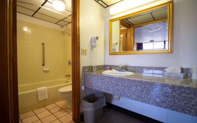 photo 4 of Days Inn Clinton