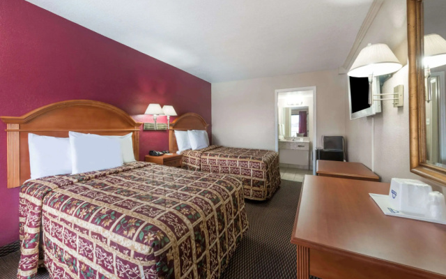 photo 2 of Days Inn San Antonio Coliseum