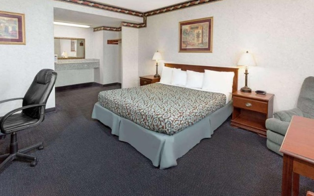 photo 3 of Days Inn By Wyndham Costa Mesa Newport Beach