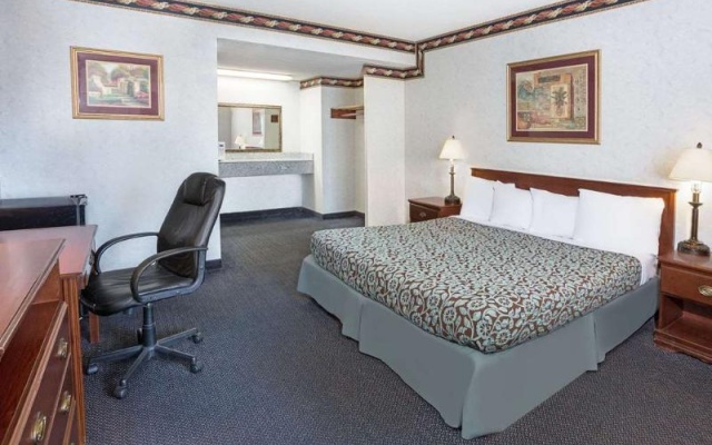 photo 5 of Days Inn By Wyndham Costa Mesa Newport Beach