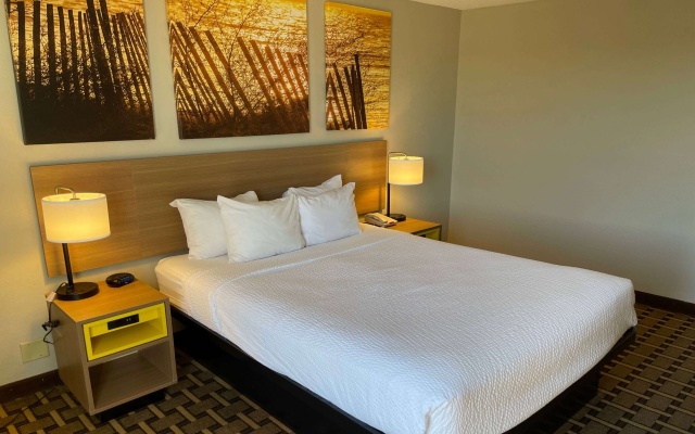 photo 5 of Days Inn by Wyndham Fayetteville-South/I-95 Exit 49