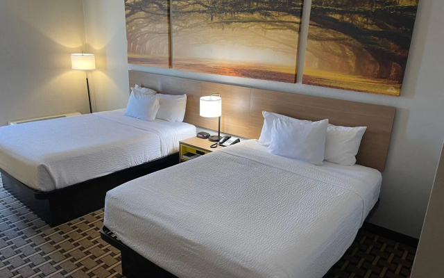 photo 2 of Days Inn Fayetteville-South/I-95 Exit 49