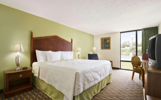 photo 3 of Days Inn Fayetteville-South/I-95 Exit 49
