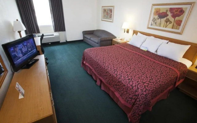 photo 3 of Studio 6 Suites Fremont, OH