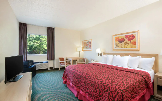 photo 5 of Studio 6 Suites Fremont, OH