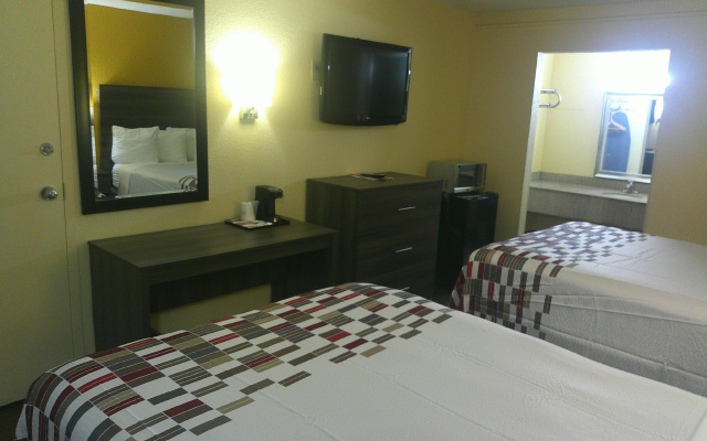 photo 2 of Red Roof Inn Hampton Coliseum