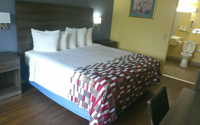 photo 5 of Red Roof Inn Hampton Coliseum