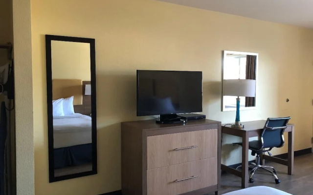 photo 4 of Days Inn Hayward Airport