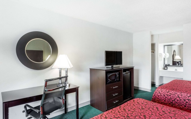 photo 4 of Days Inn by Wyndham Hendersonville