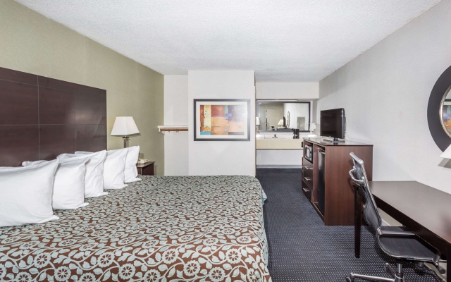 photo 5 of Days Inn by Wyndham Hendersonville