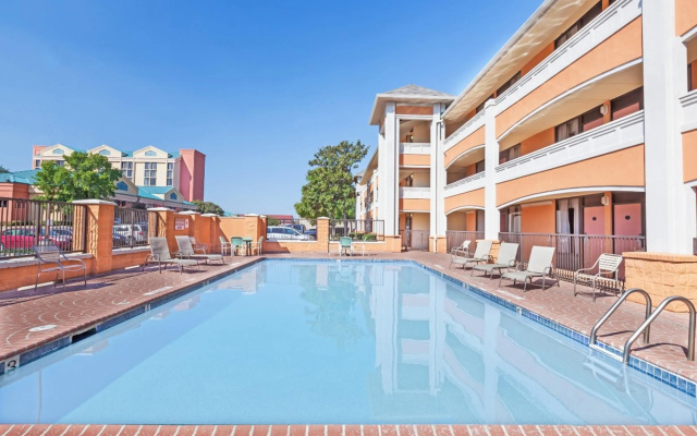 photo 4 of SureStay by Best Western Irving Grapevine DFW North