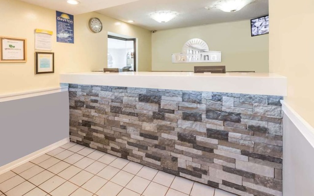 photo 2 of Days Inn Kent - Akron