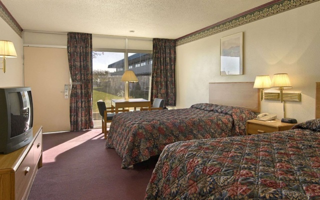 photo 2 of Budget Host Inn