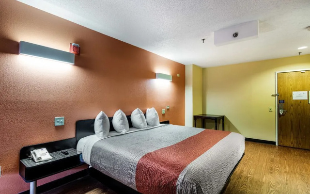photo 3 of Days Inn Libertyville