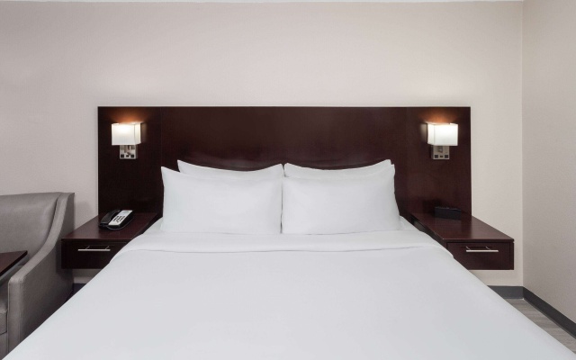 photo 3 of Days Inn by Wyndham Melbourne