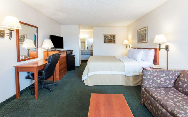 photo 4 of Days Inn by Wyndham Mesa East
