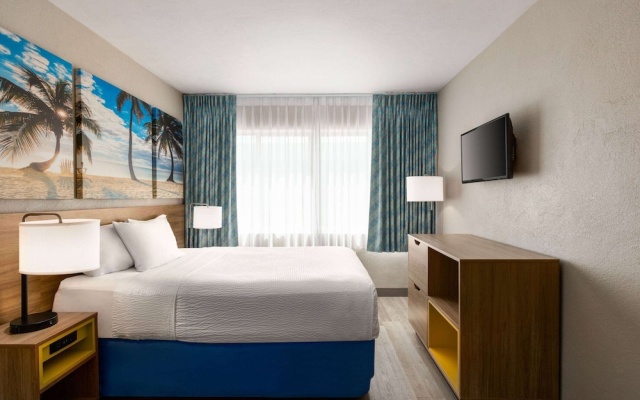 photo 4 of Days Inn Miami Airport North