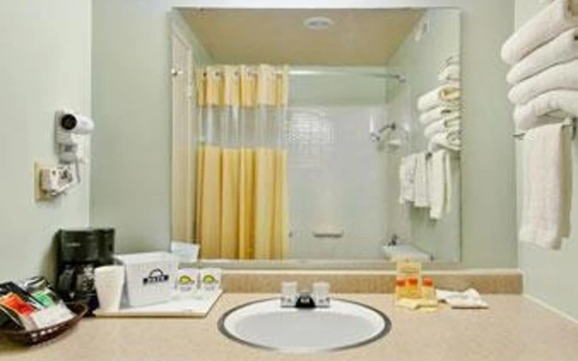 photo 4 of Days Inn Mt Vernon