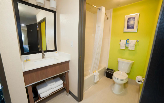 photo 4 of Arya Inn & Suites Farmers Branch