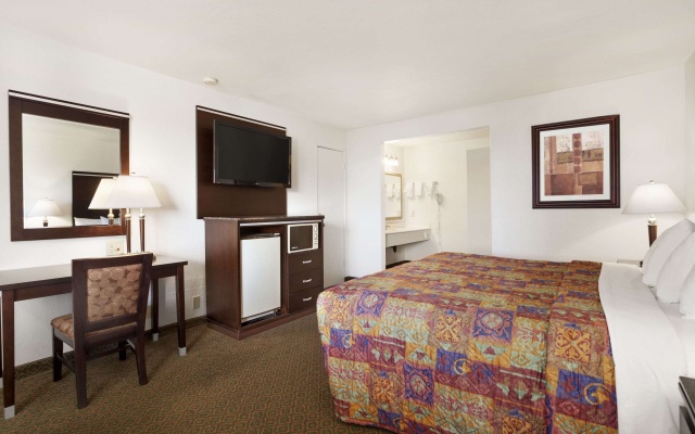 photo 4 of Days Inn by Wyndham Oceanside
