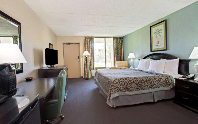 photo 2 of Days Inn by Wyndham Orlando Airport Florida Mall