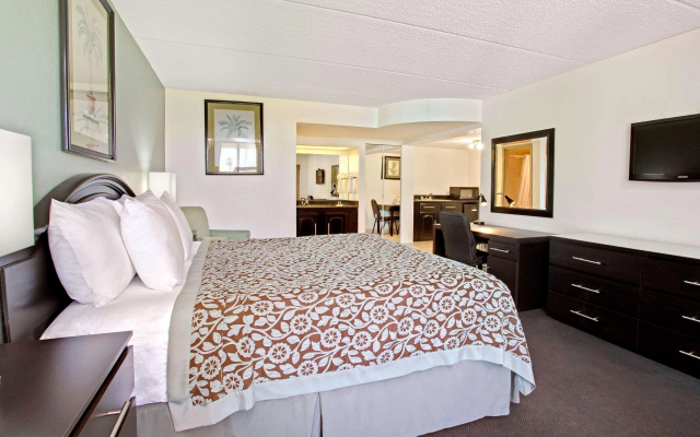 photo 4 of Days Inn by Wyndham Orlando Airport Florida Mall