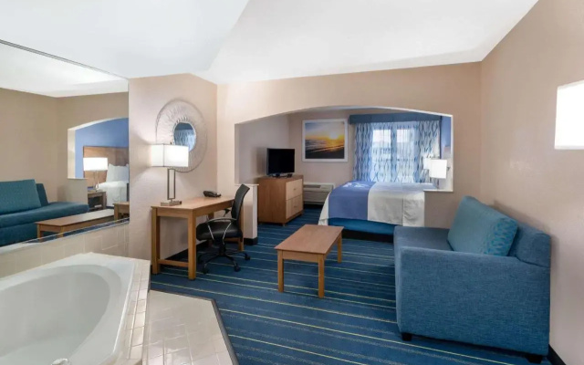 photo 2 of Days Inn Panama City 23 Rd St