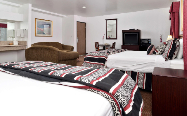 photo 2 of Americas Best Value Inn Pasadena Arcadia