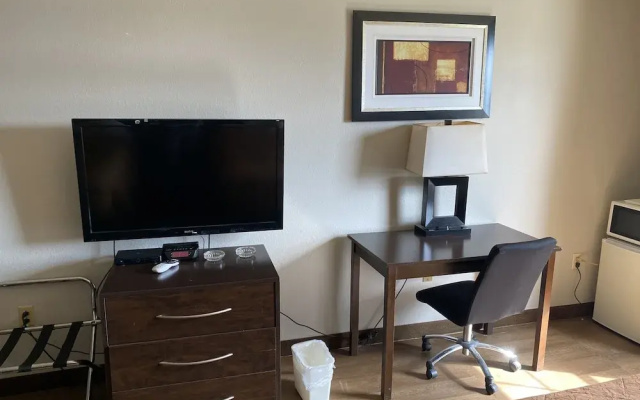 photo 5 of Days Inn Perryville