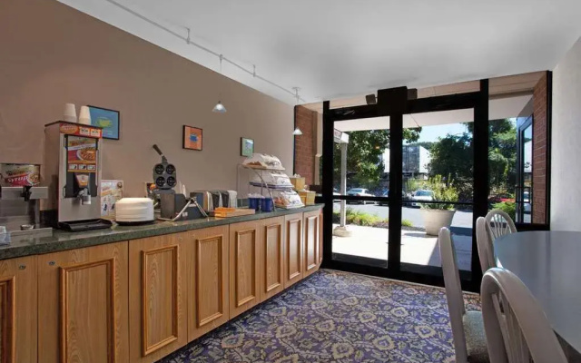 photo 4 of Days Inn Perryville