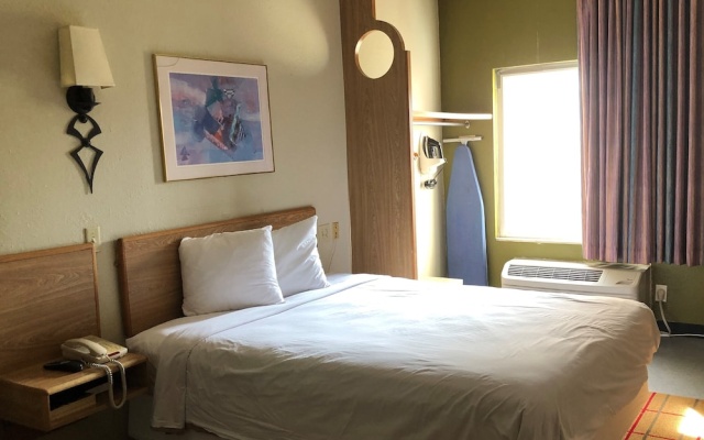 photo 2 of Days Inn Pittsburgh Airport