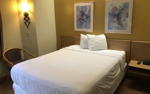 photo 3 of Days Inn Pittsburgh Airport