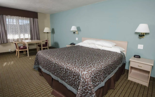 photo 3 of Days Inn by Wyndham Portland Central