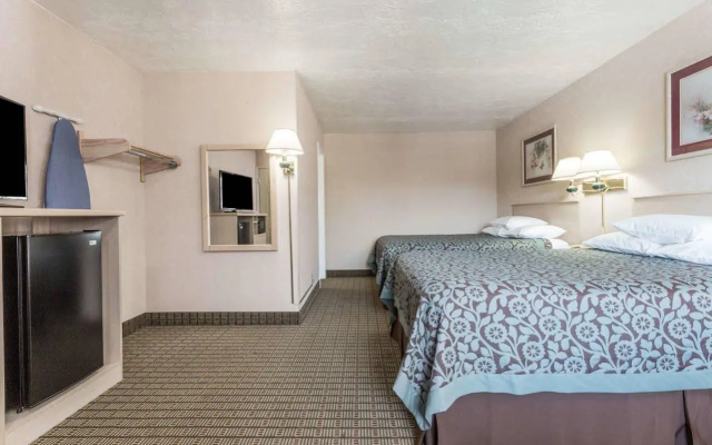 photo 4 of Days Inn by Wyndham Portland Central