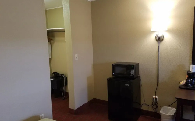 photo 4 of Days Inn by Wyndham Poughkeepsie