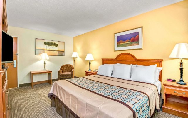 photo 5 of The Longleaf Hotel