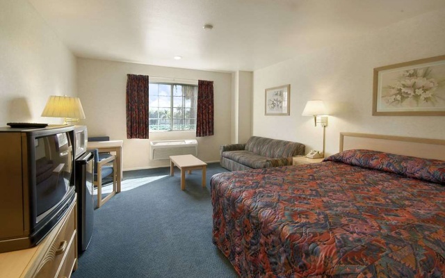 photo 2 of Days Inn Riverside Tyler Mall