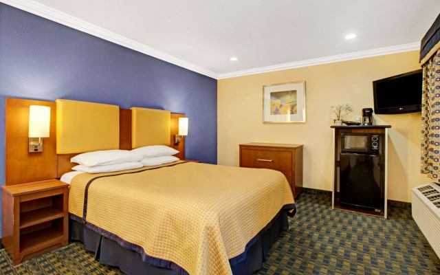 photo 3 of Days Inn by Wyndham San Francisco - Lombard
