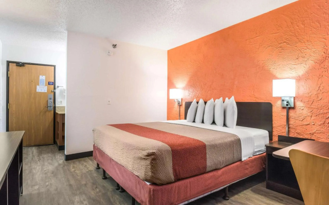 photo 5 of Motel 6 Elk Grove Village, IL